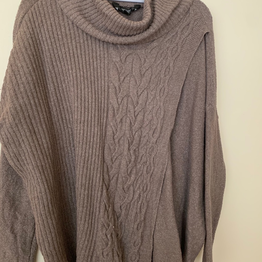 Simply Vera Vera Wang taupe turtleneck sweater